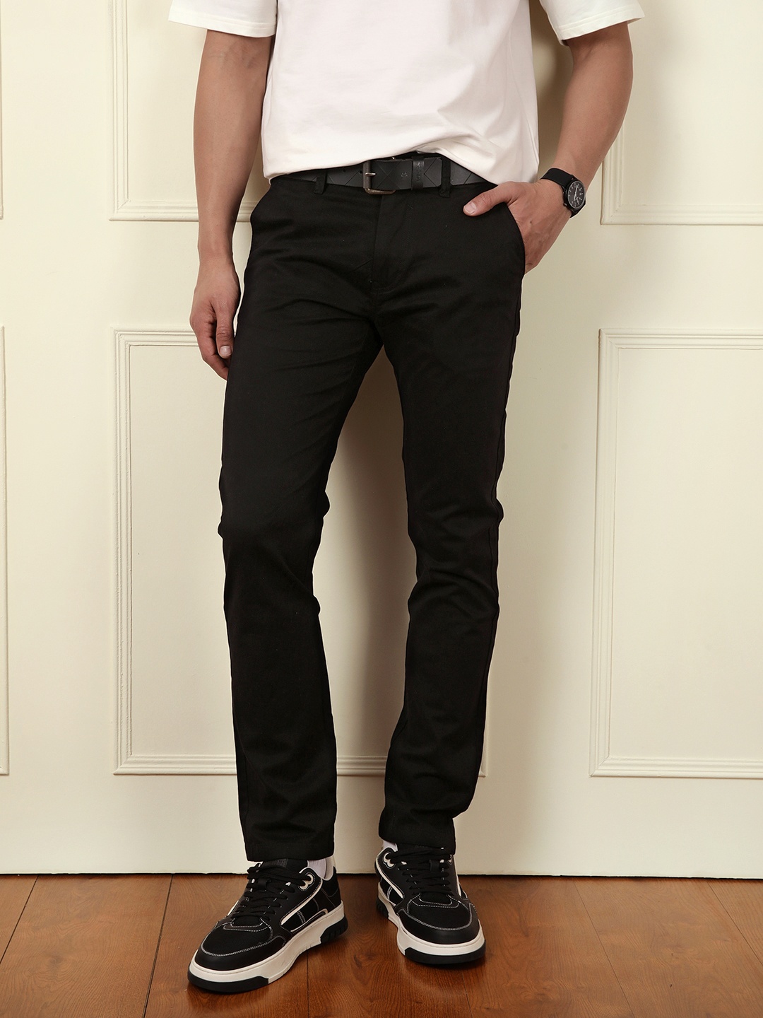 

WROGN Men Slim Fit Chinos Trousers, Black