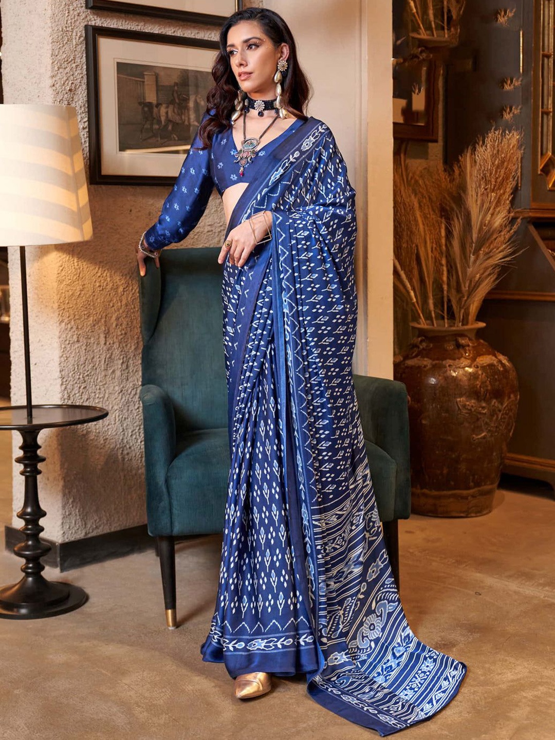 

Swaranjali Floral Satin Ikat Saree, Navy blue