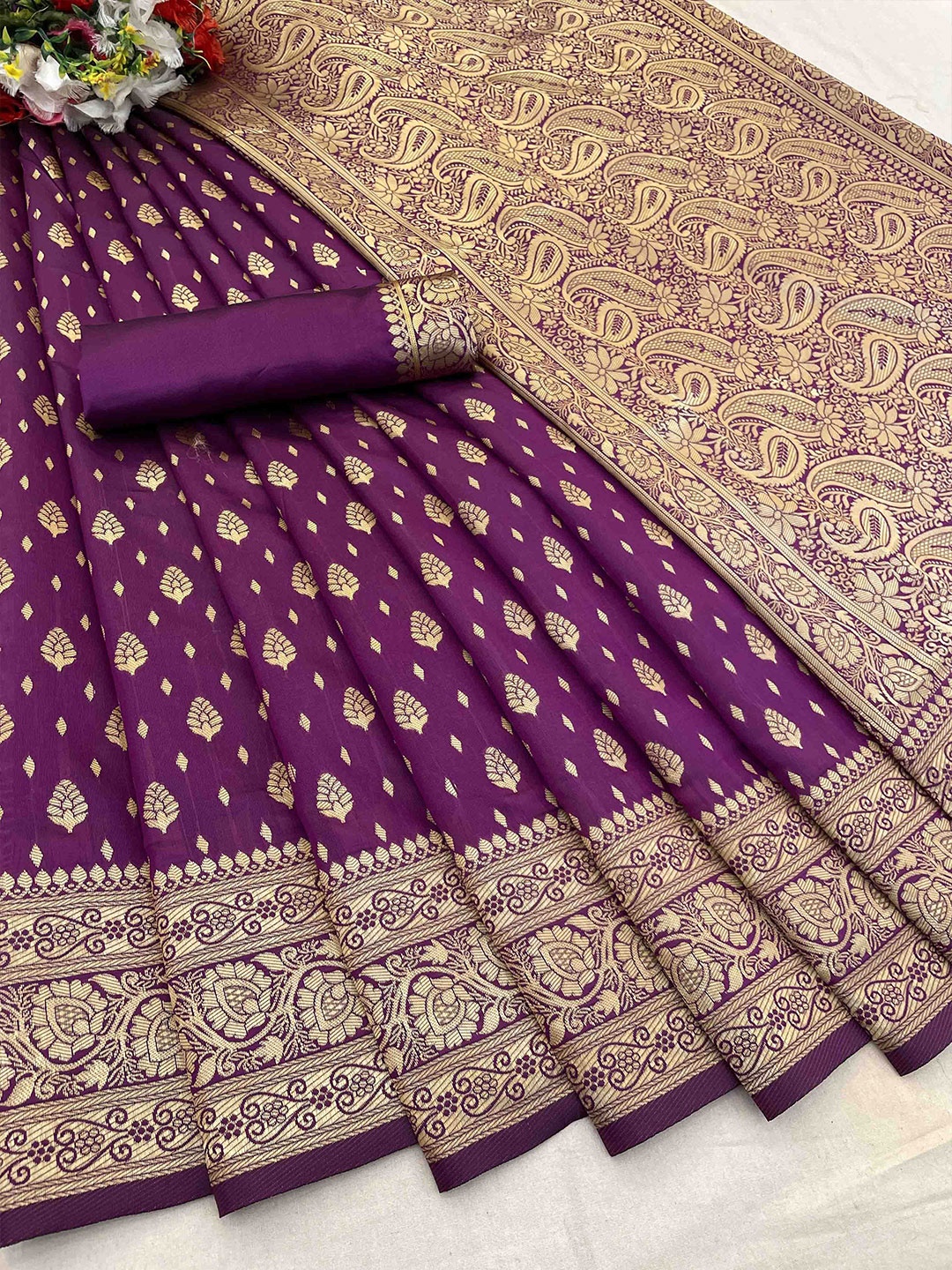 

DIVASTRI Woven Design Silk Blend Banarasi Saree, Purple