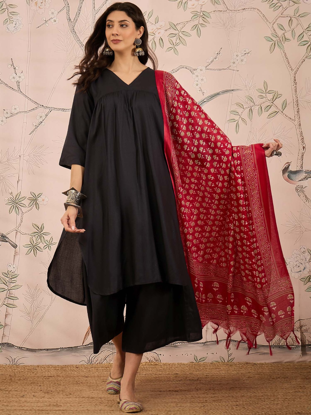 

InWeave V-Neck A-Line Kurta With Palazzos And Dupatta, Black