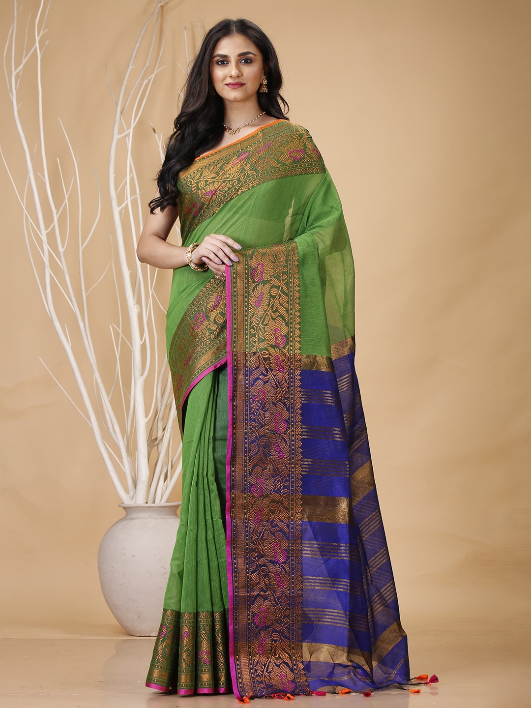 

SLAGHA Ethnic Motifs Zari Silk Cotton Taant Saree, Fluorescent green