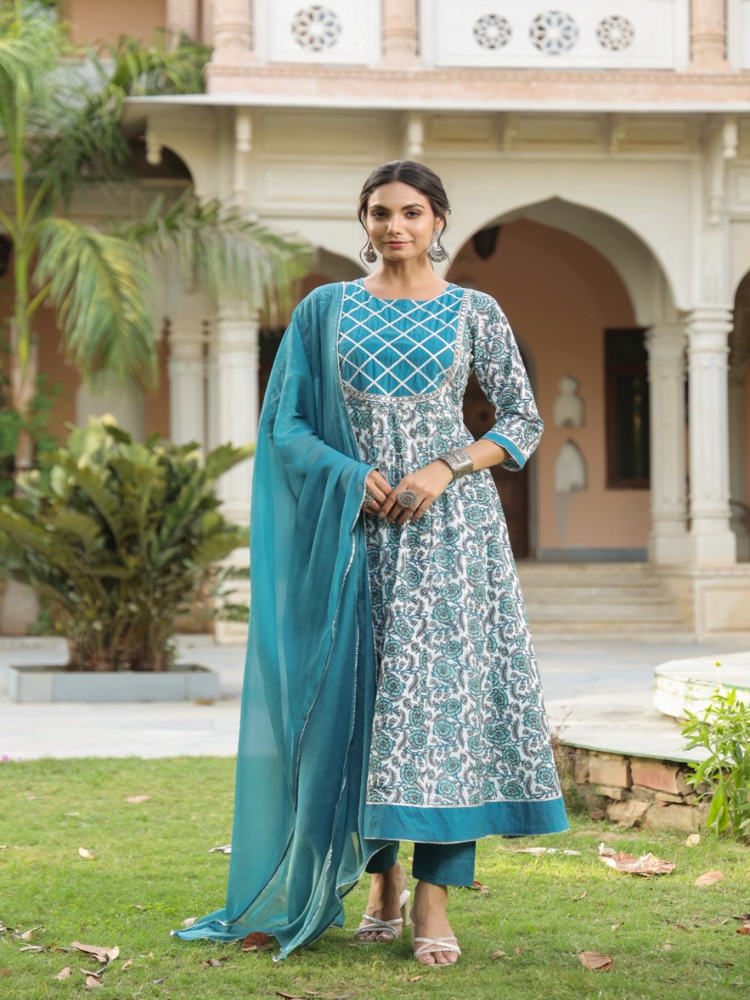 

AURIELLA Women Floral Printed Empire Patchwork Pure Cotton Kurta with Trousers & With Dupatta, Turquoise blue