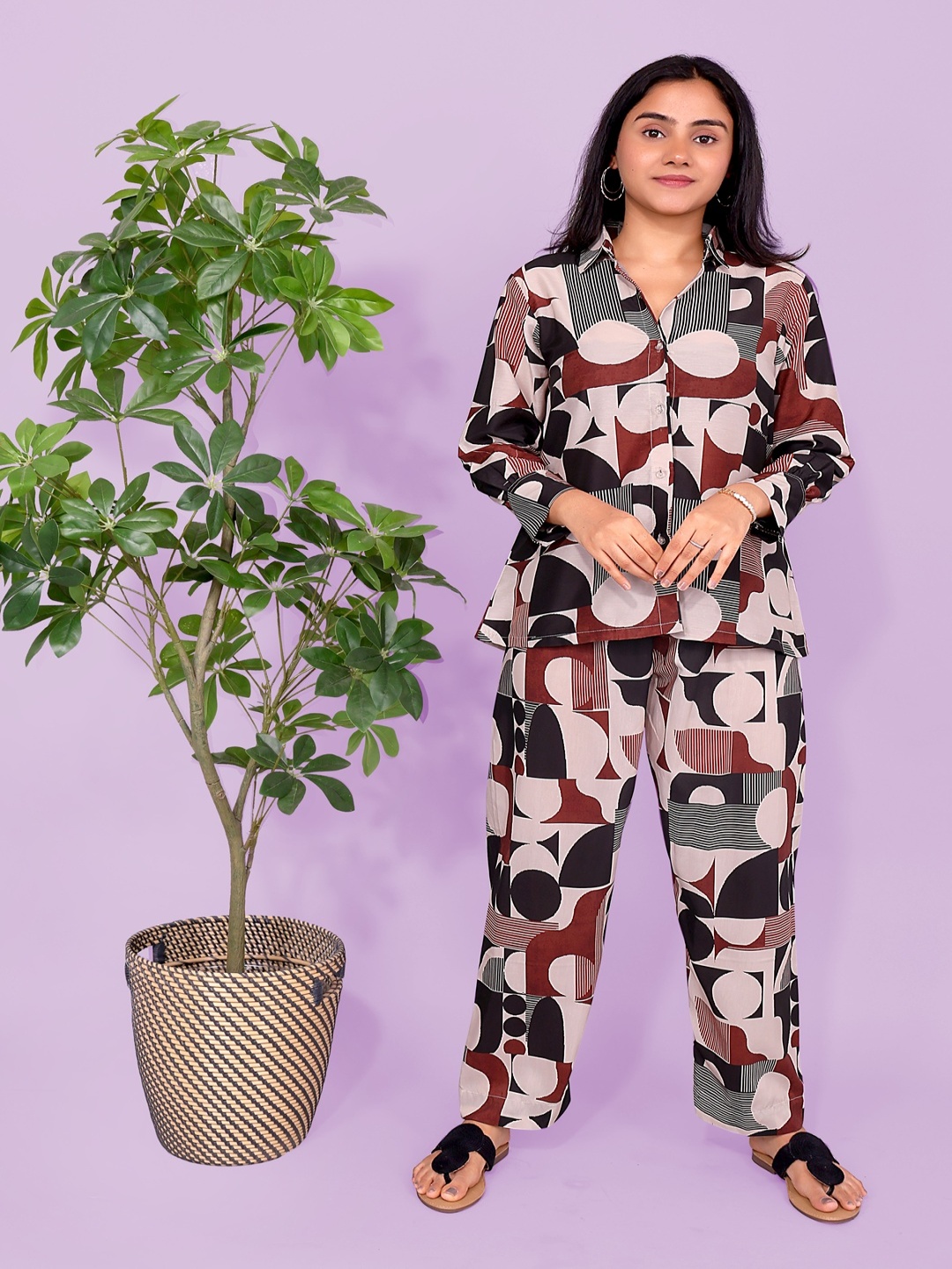 

Kaajal by Vidhi Abstract Printed Shirt Collar Shirt With Trousers, Brown