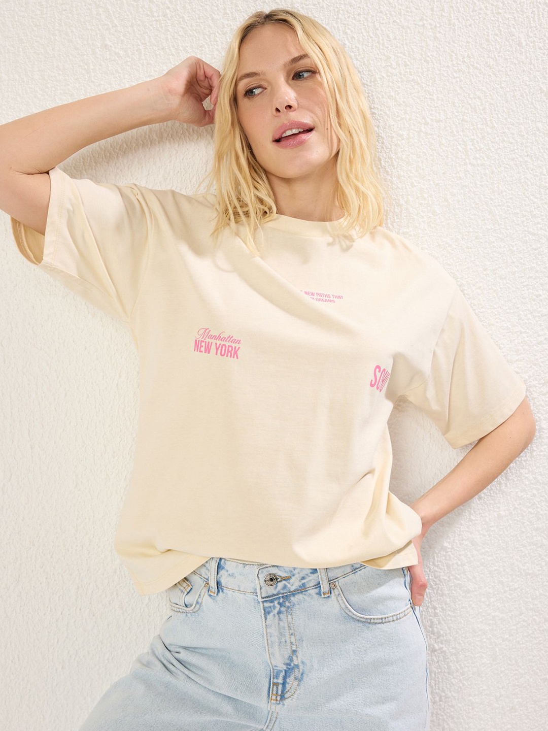 

Trendyol Women V-Neck Applique T-shirt, Na
