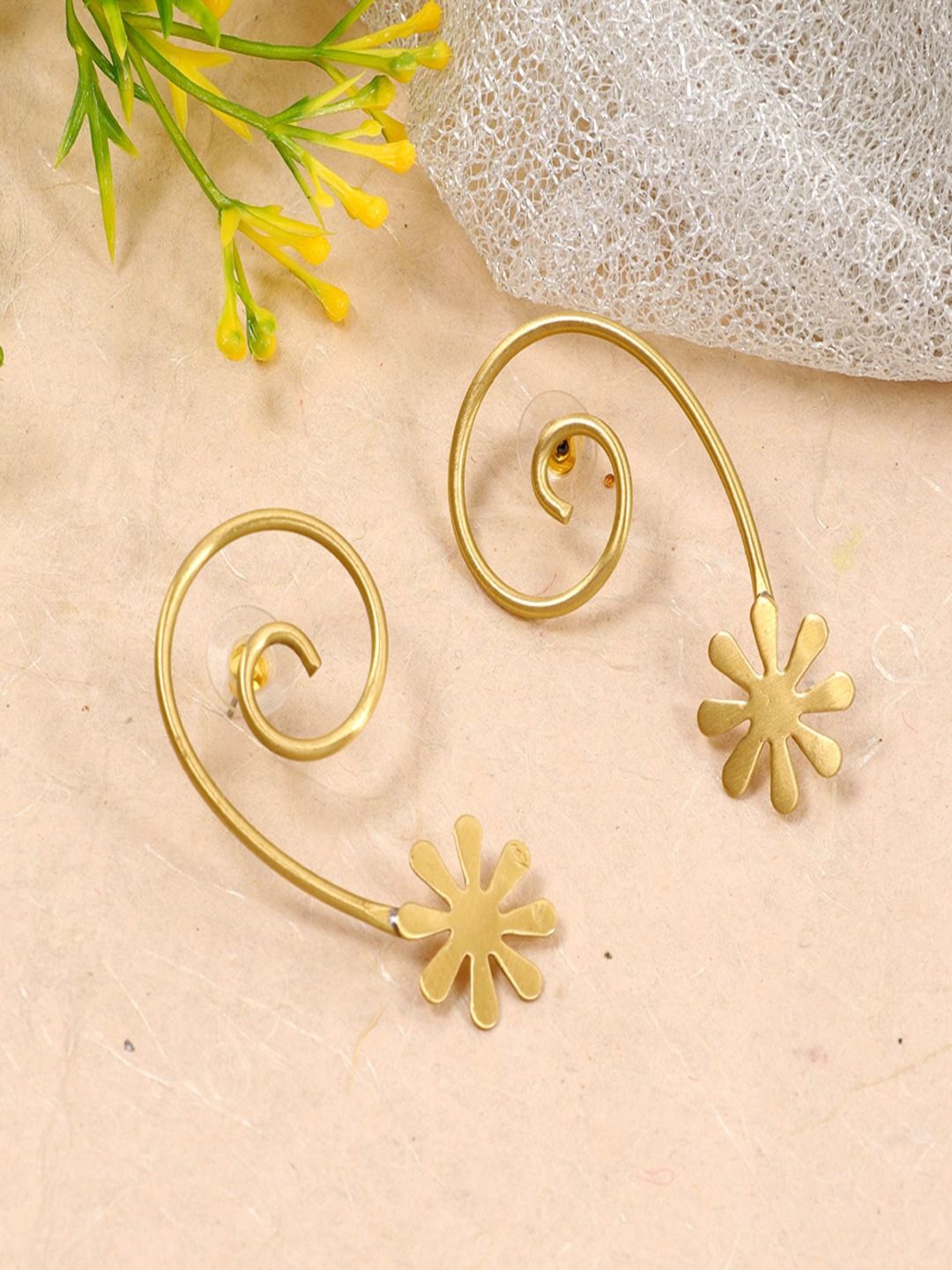 

DressBerry Contemporary Drop Earrings, Gold