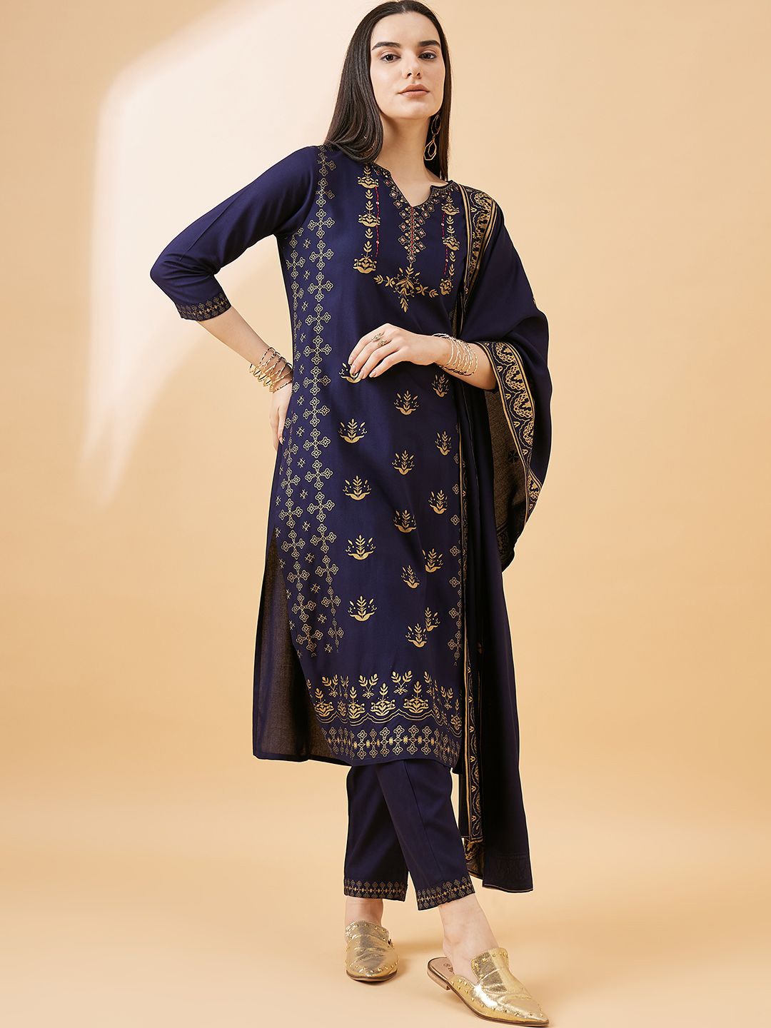 

HERE&NOW Women Floral Printed Regular Kurta with Trousers & With Dupatta, Navy blue