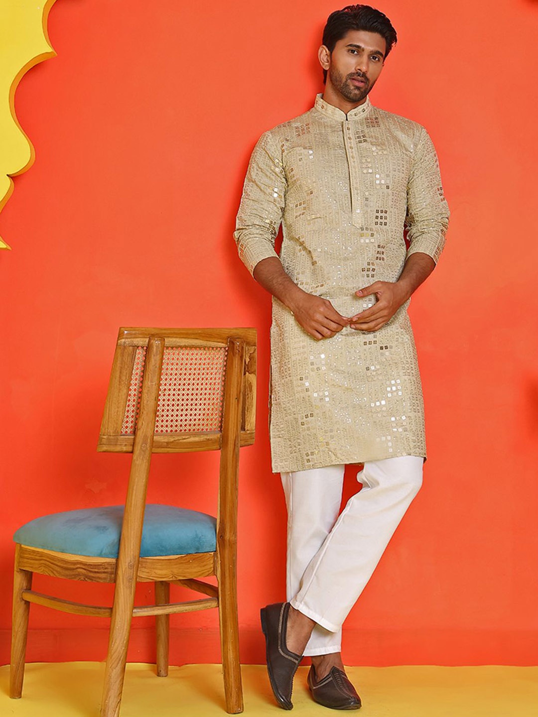 

Jompers Men Embroidered Regular Sequinned Kurta with Pyjamas, Green