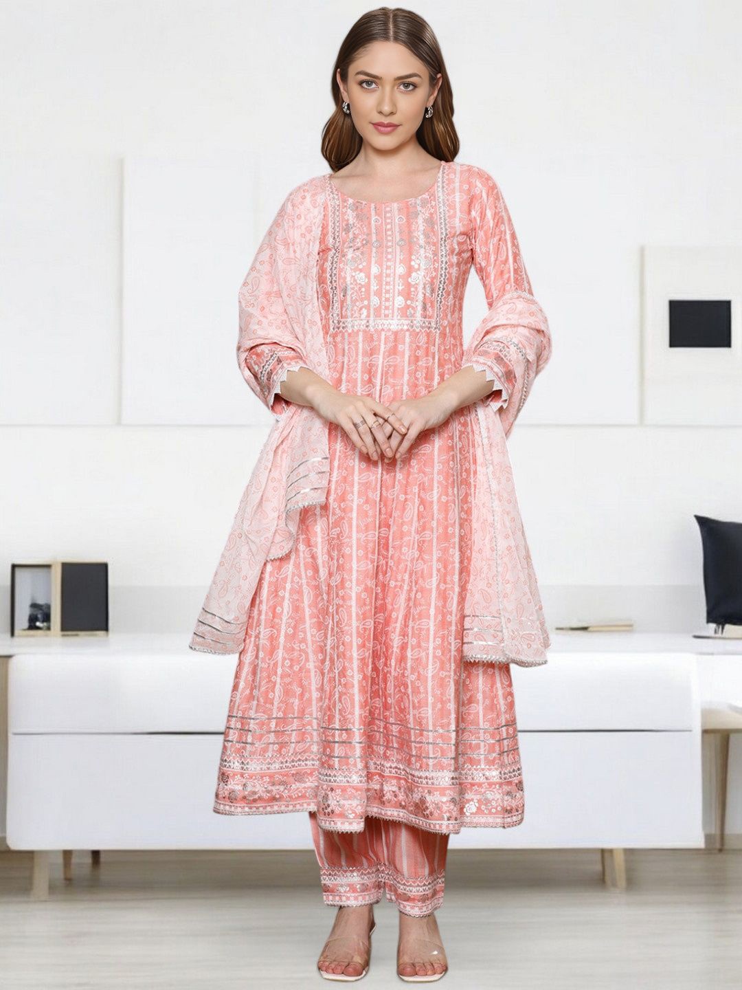 

Jeff co-op Women Floral Printed Panelled Gotta Patti Kurta with Trousers & With Dupatta, Peach