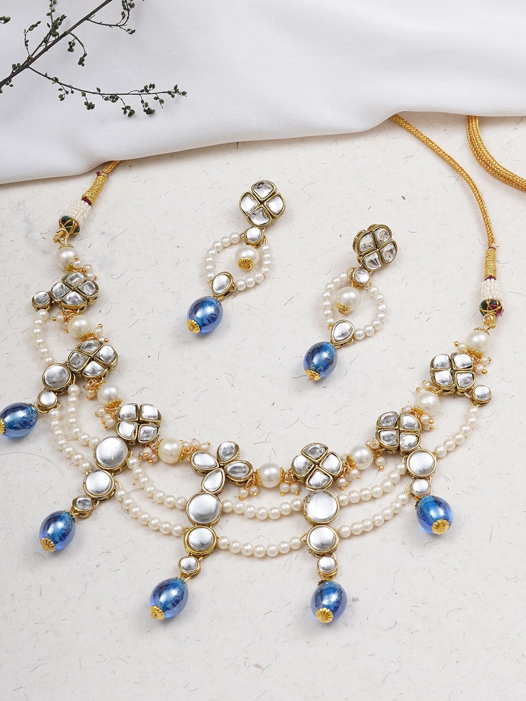 

BeAbhika Gold-Plated Kundan Studded & Beaded Jewellery Set