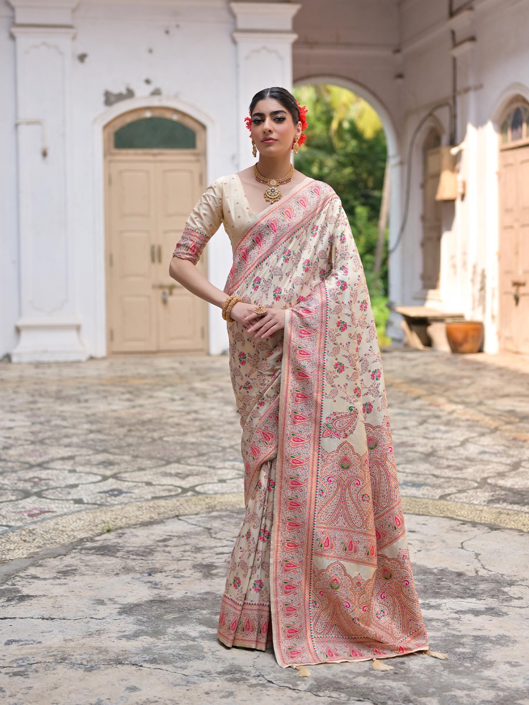 

Ekta Textiles Woven Design Zari Pure Silk Banarasi Saree, Cream