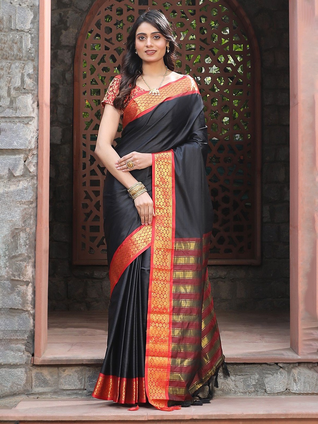 

Sarvada Zari Pure Silk Kanjeevaram Saree, Black