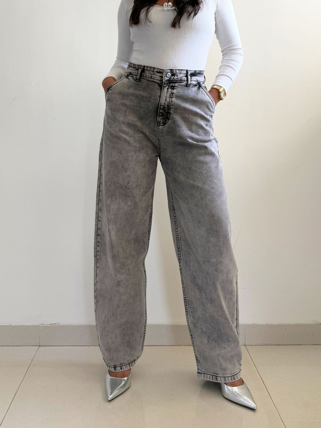 

Off Duty India Women Low Distress Heavy Fade Jeans, Grey