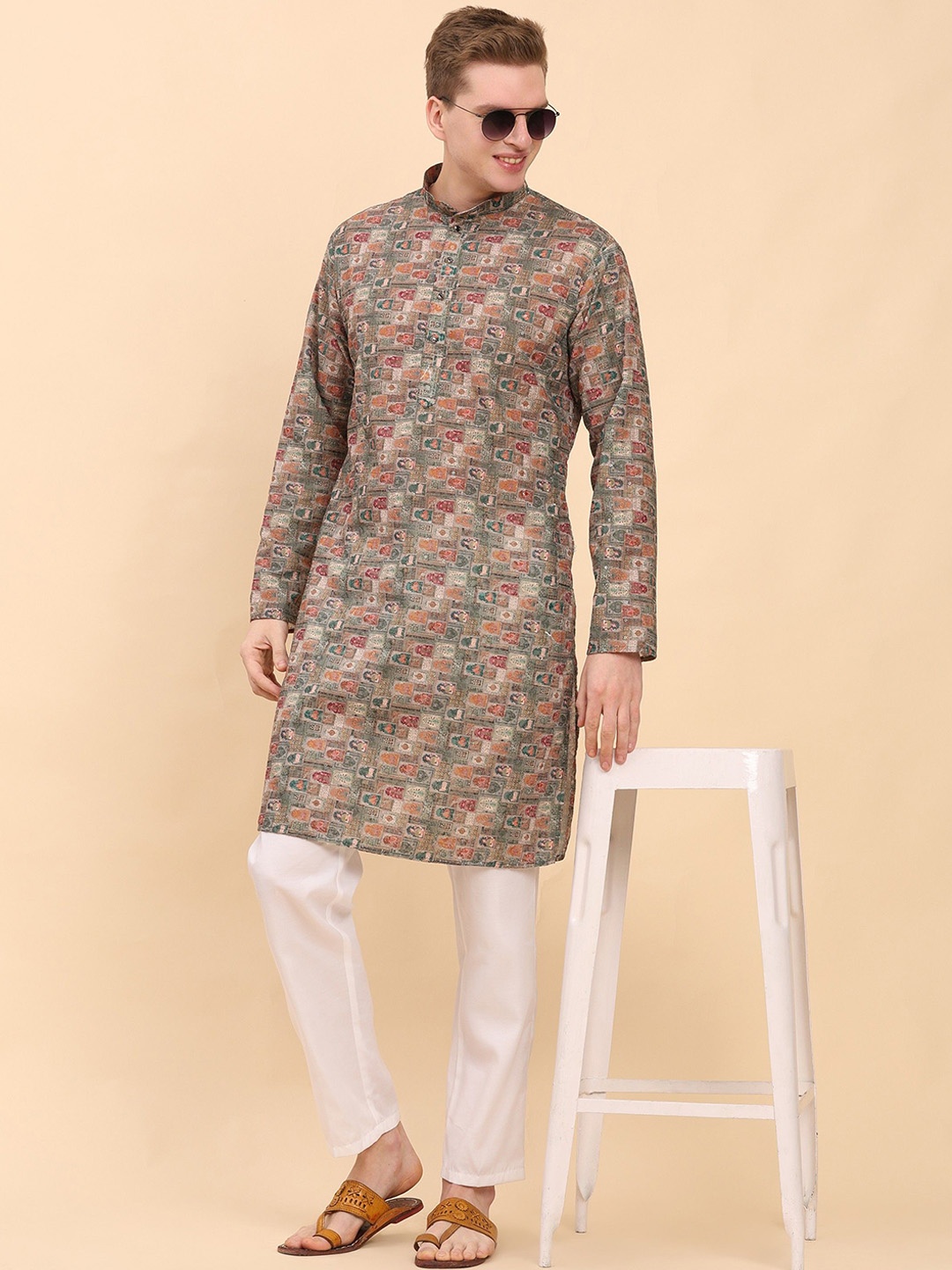 

Pro-Ethic STYLE DEVELOPER Men Floral Colourblocked Angrakha Sequinned Pure Cotton Kurta with Pyjamas, Green