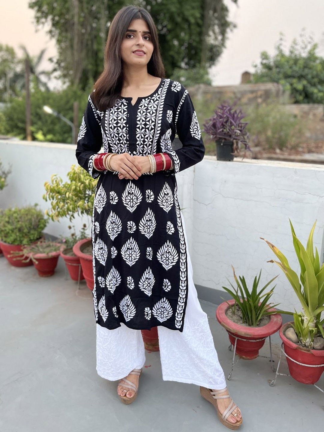 

Everything In Chikankari Women Embroidered Chikankari Kurta, Black