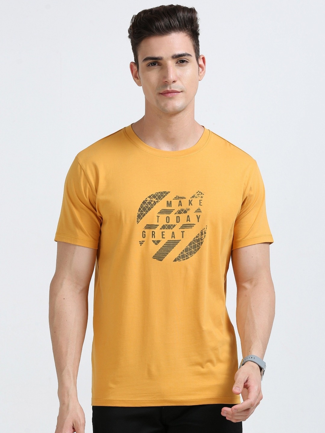 

JAGURO Men Typography Printed Applique T-shirt, Yellow
