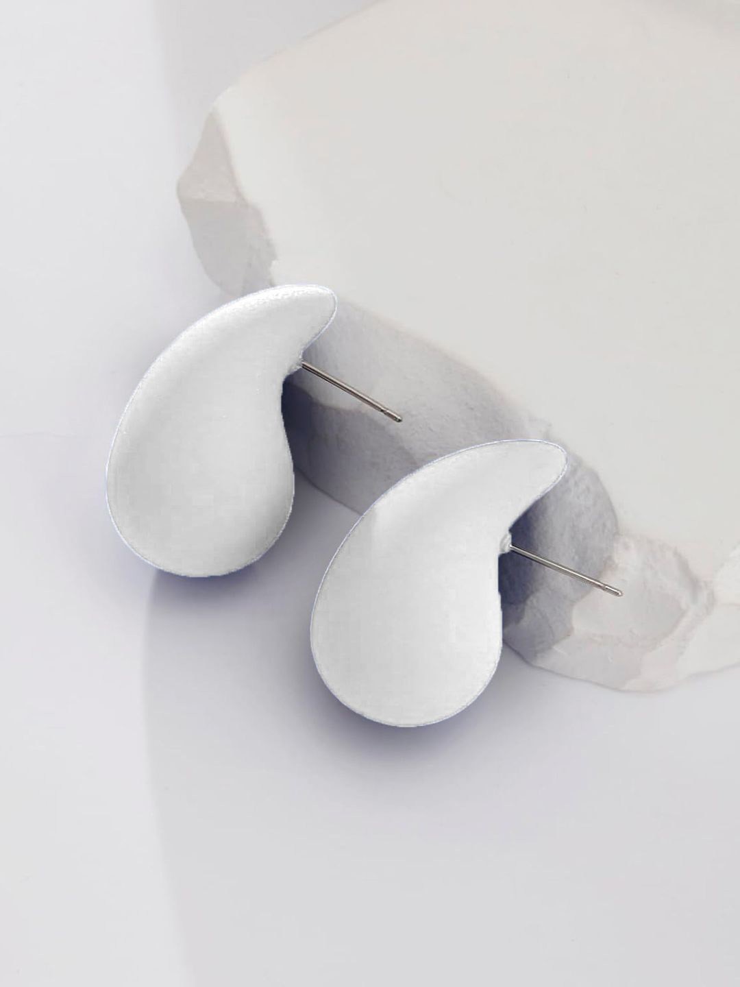 

VAGHBHATT Teardrop Shaped Drop Earrings, White