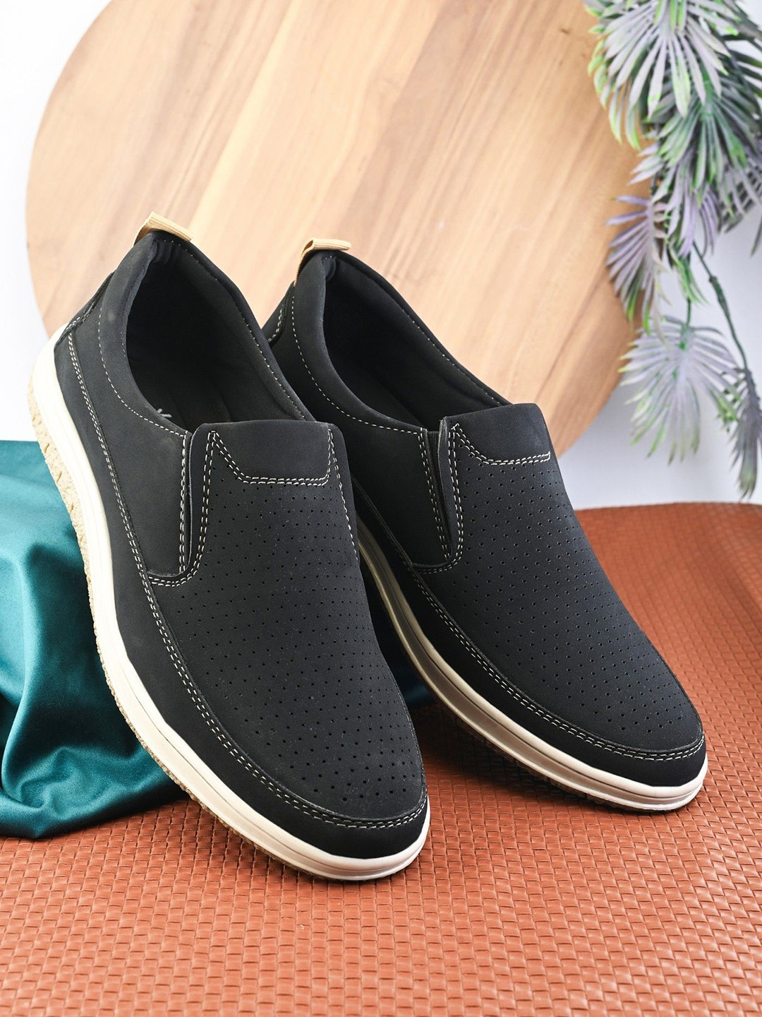 

The Roadster Lifestyle Co Men Casual Slip On Moccasins Loafers, Black