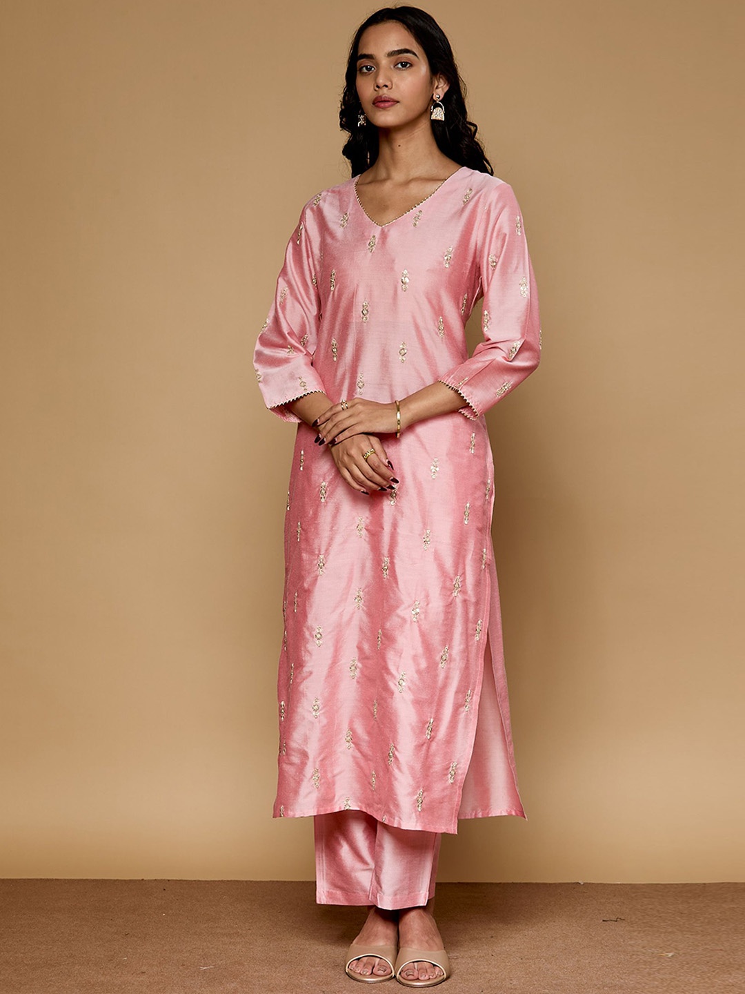 

Saaki Women Floral Embroidered Regular Kurta with Trousers, Pink