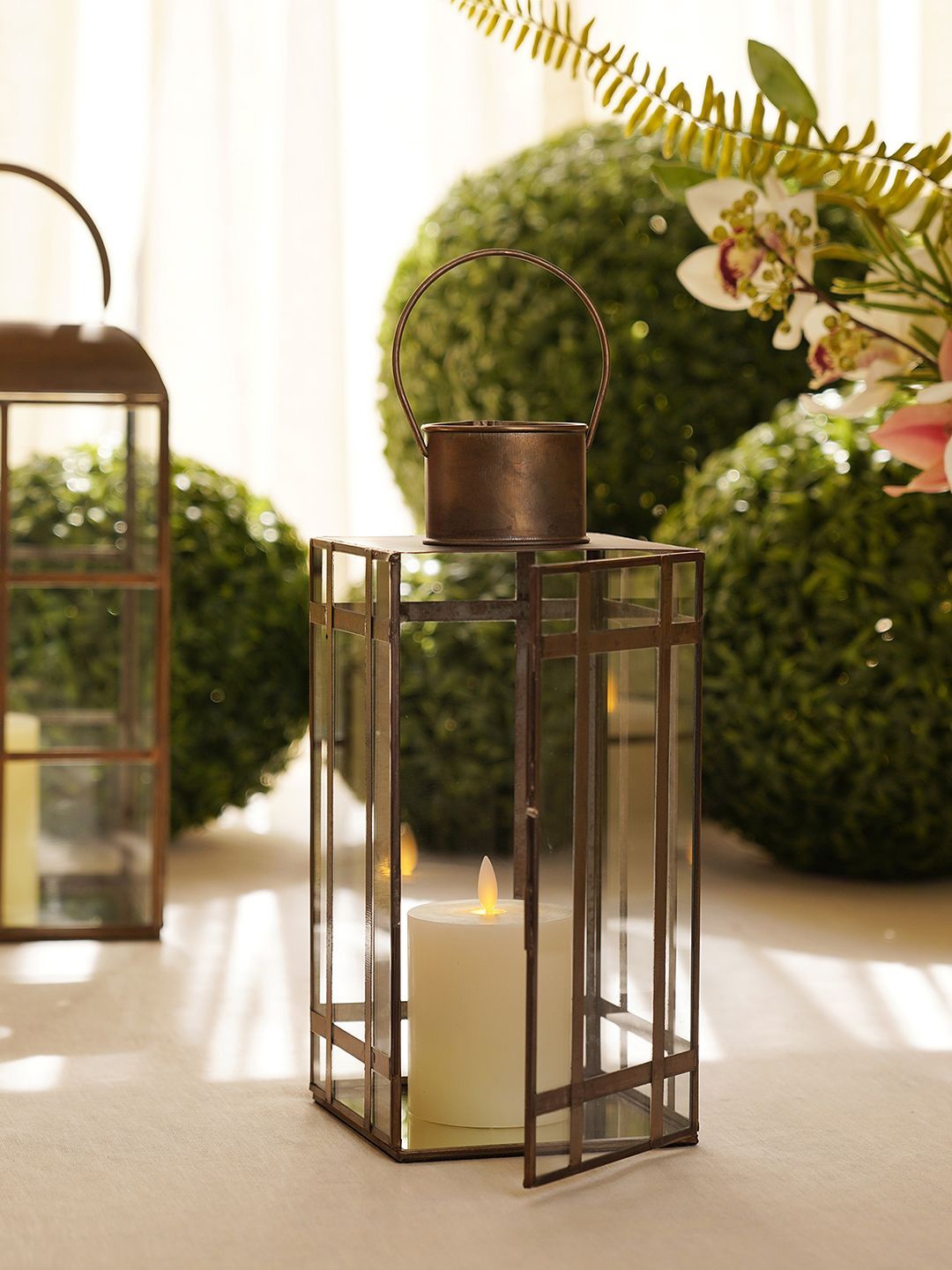 

Pure Home and Living Brown & White Candle Holder