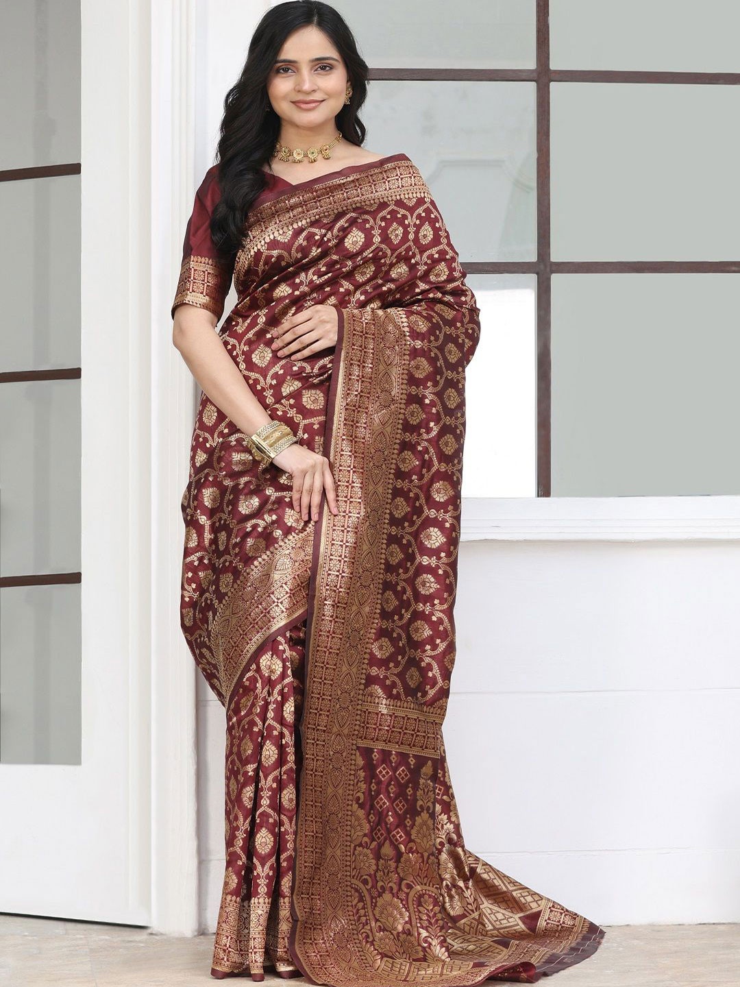 

Iris Woven Design Zari Silk Blend Banarasi Saree, Maroon