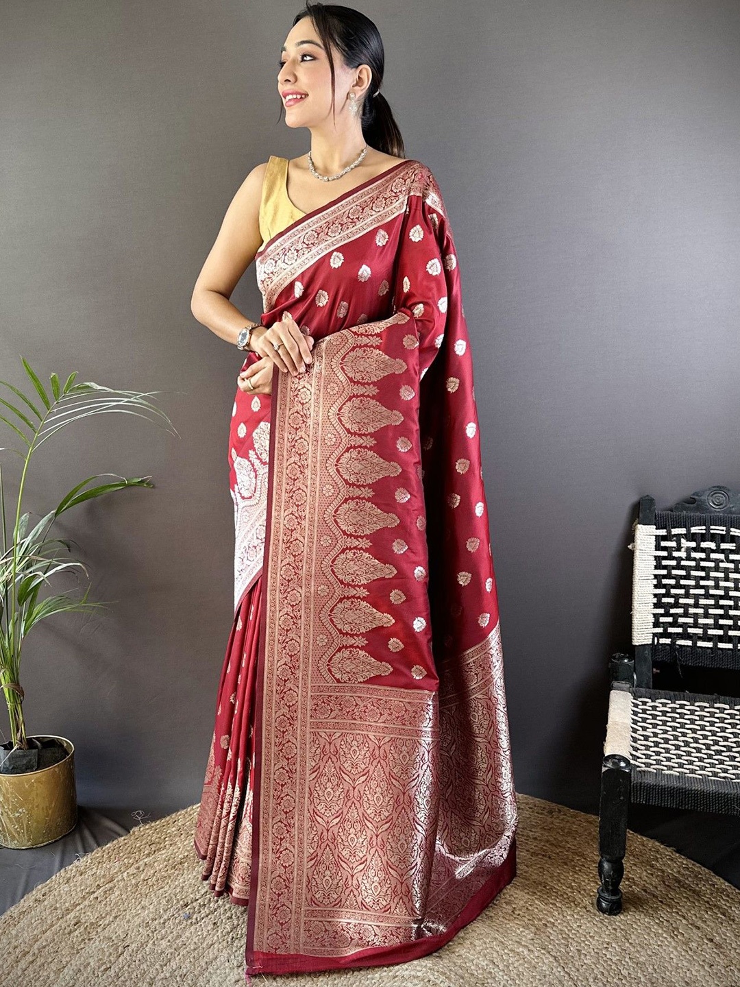 

Panzora Woven Design Zari Silk Blend Banarasi Saree, Maroon