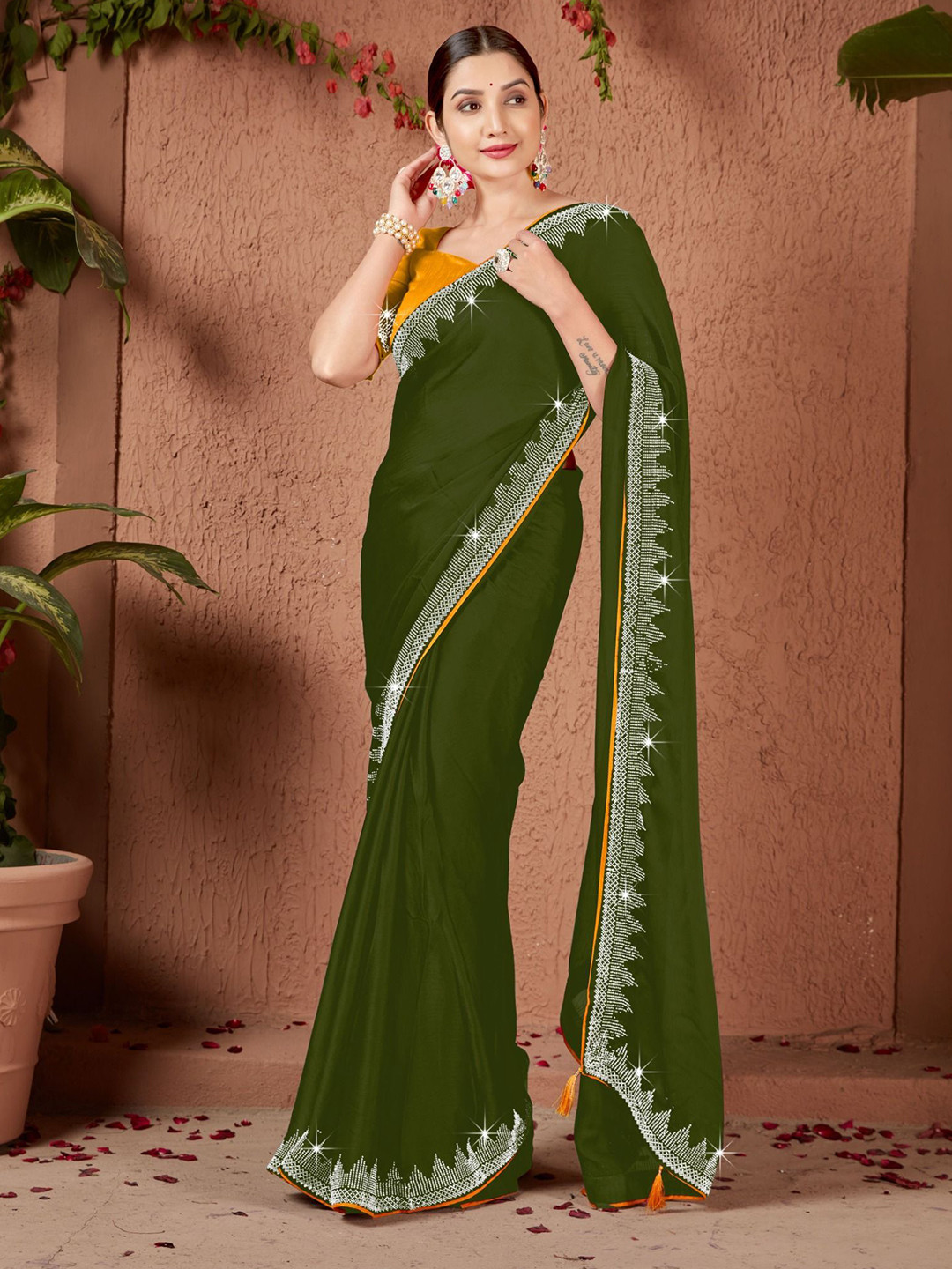 

PAYAL CREATION Embroidered Pure Georgette Saree, Green