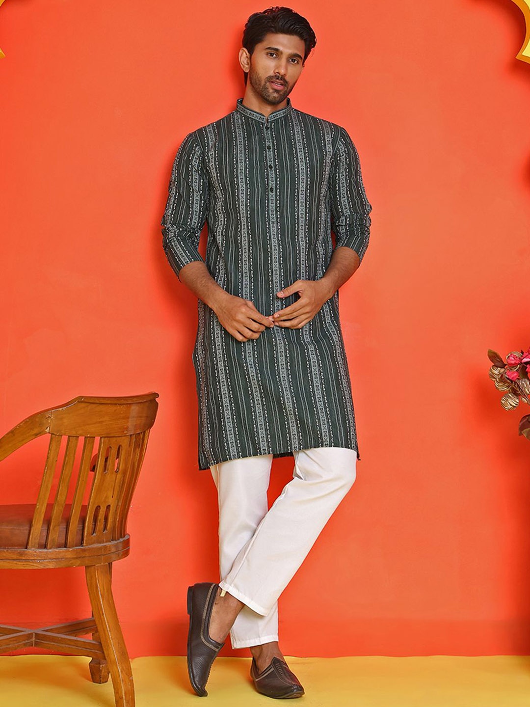 

Jompers Men Striped Regular Pure Cotton Kurta with Pyjamas, Green