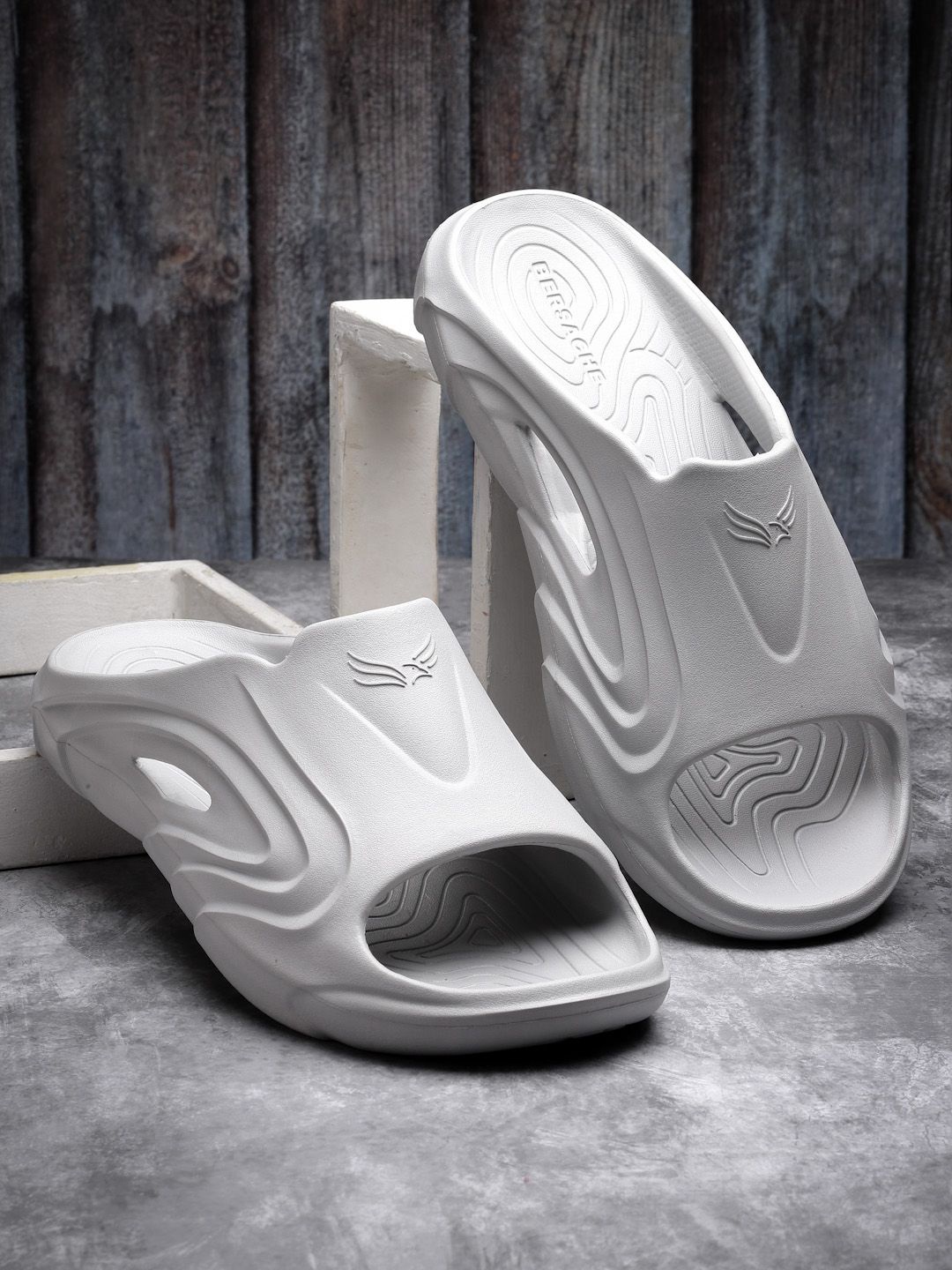 

BERSACHE Men Clogs, White