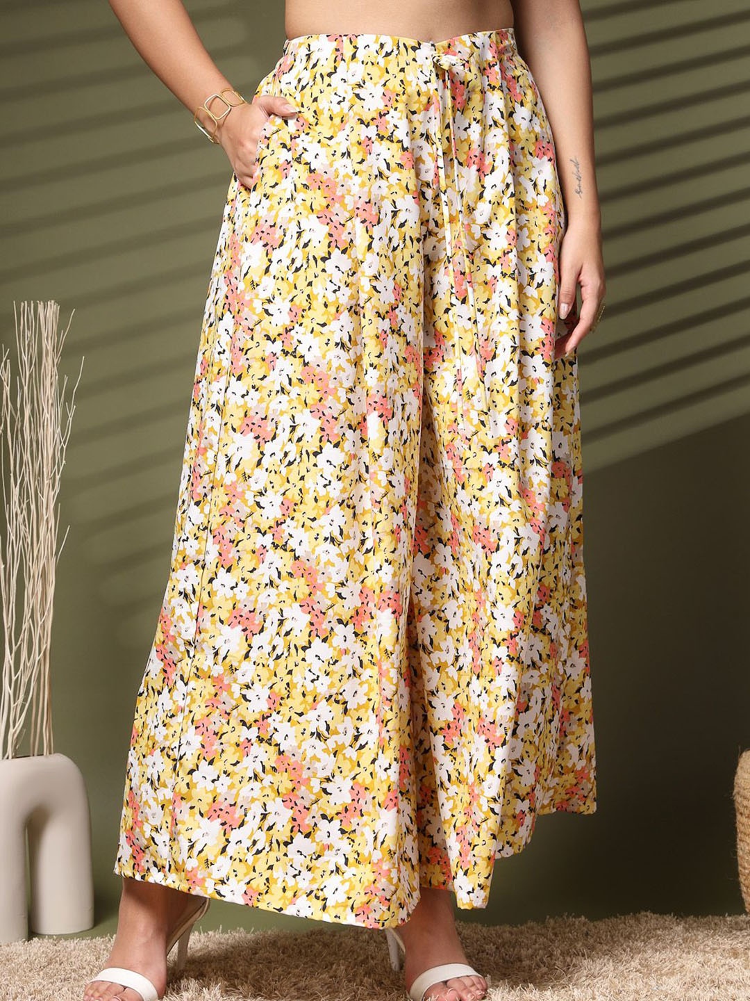 

DressBerry Women Floral Printed Relaxed Trousers, Yellow