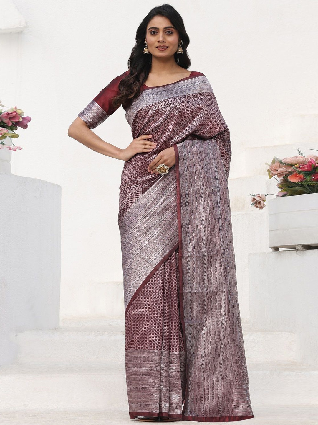 

Nimidiya Woven Design Zari Silk Blend Kanjeevaram Saree, Burgundy