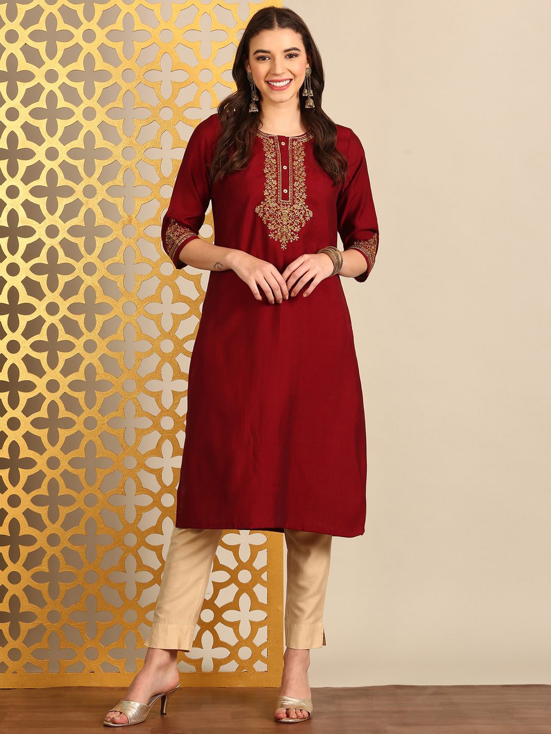 

Alena Women Floral Yoke Design Flared Sleeves Kurta, Maroon