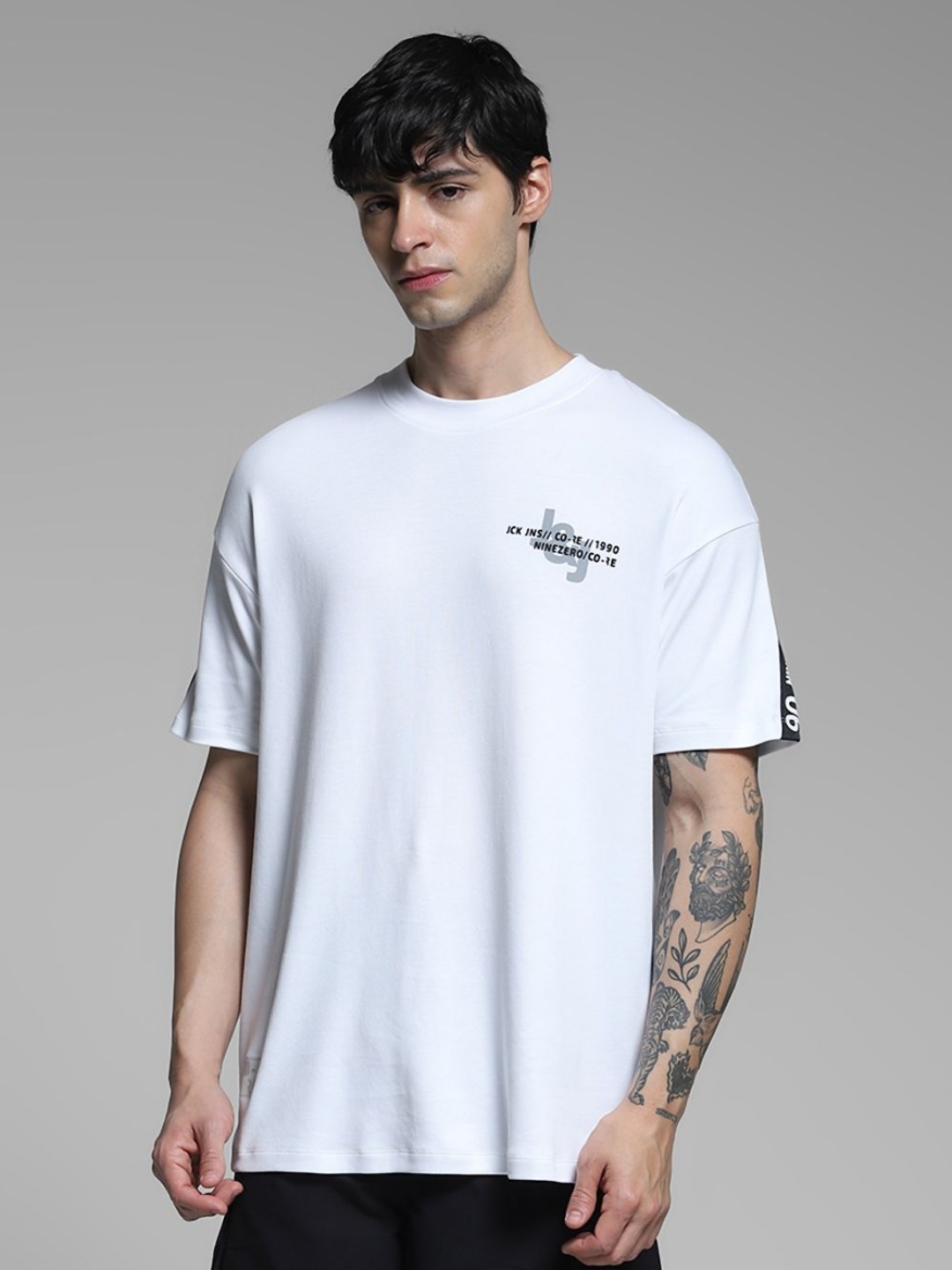 

Jack & Jones Men Typography Printed Extended Sleeves Applique T-shirt, White