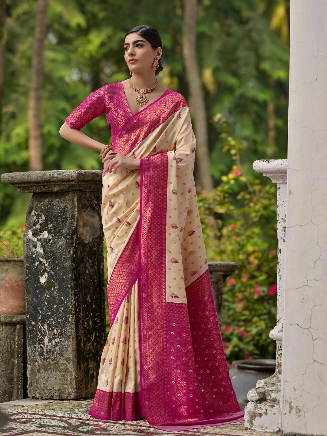 

Ekta Textiles Woven Design Zari Pure Silk Banarasi Saree, Cream