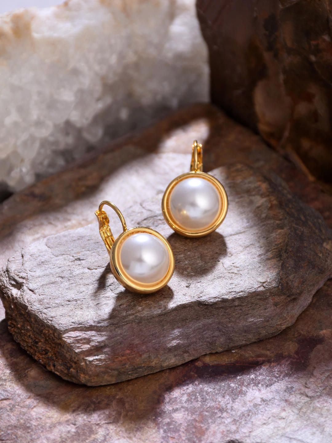 

Reenisaa Circular Studs Earrings, White