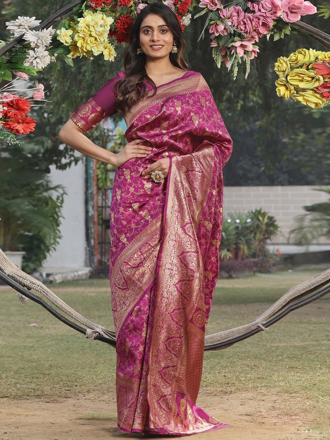 

Nimidiya Woven Design Zari Silk Blend Kanjeevaram Saree, Pink