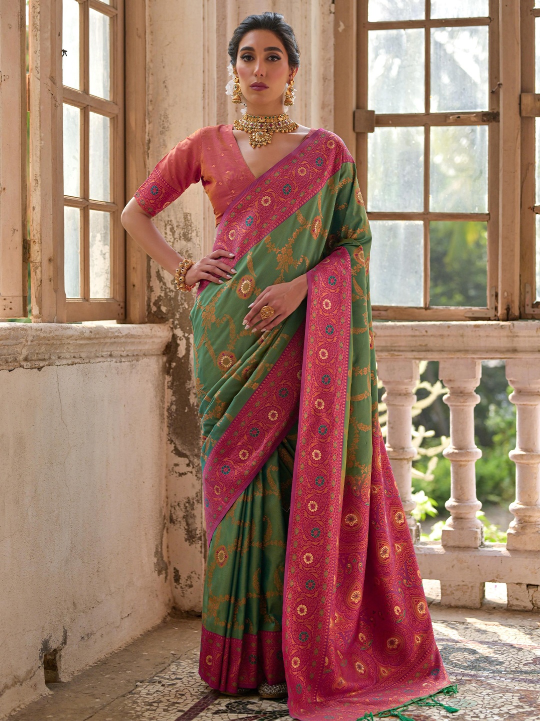 

Ekta Textiles Woven Design Zari Pure Silk Banarasi Saree, Green