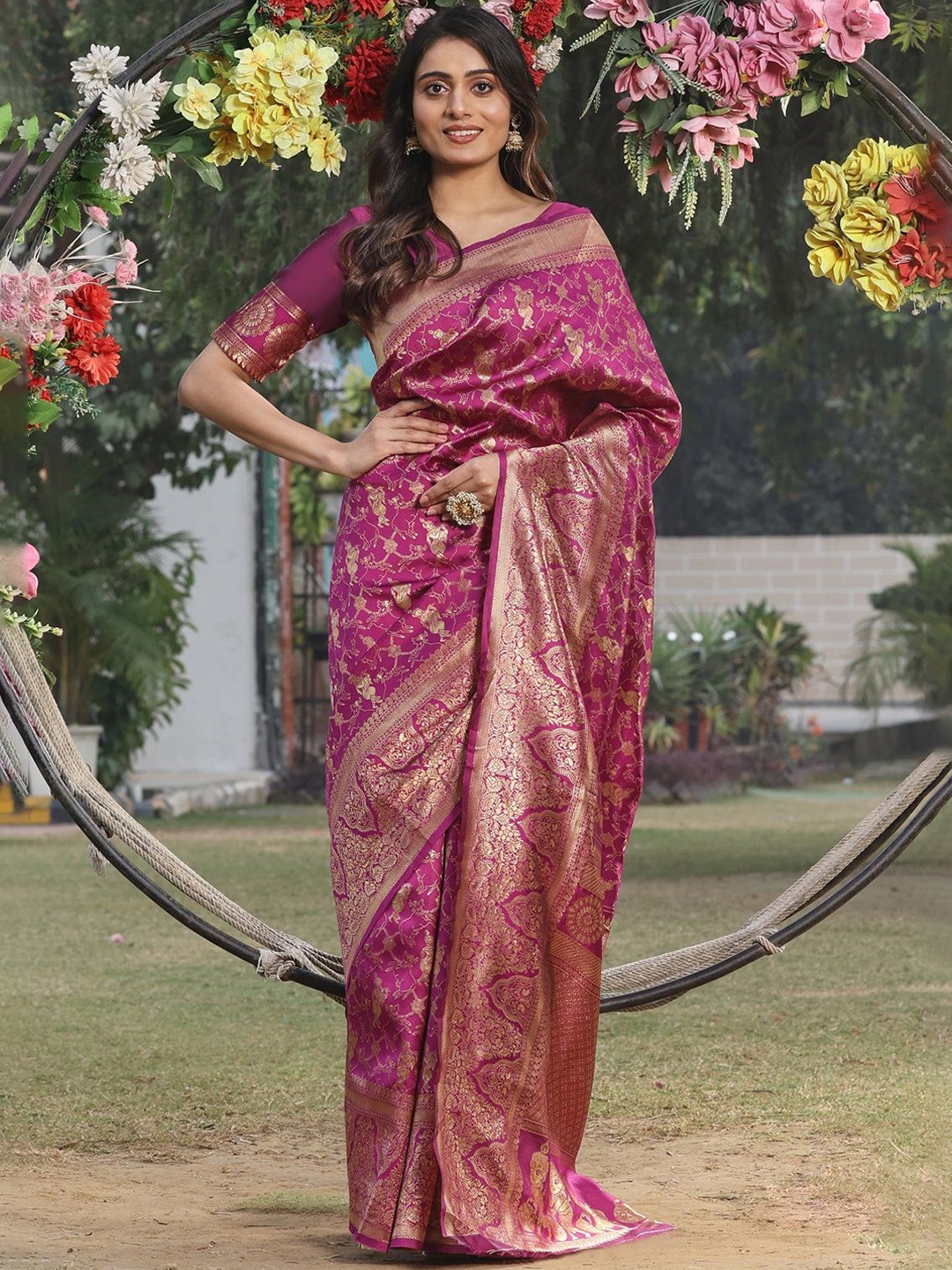 

Mitera Woven Design Zari Silk Blend Kanjeevaram Saree, Pink