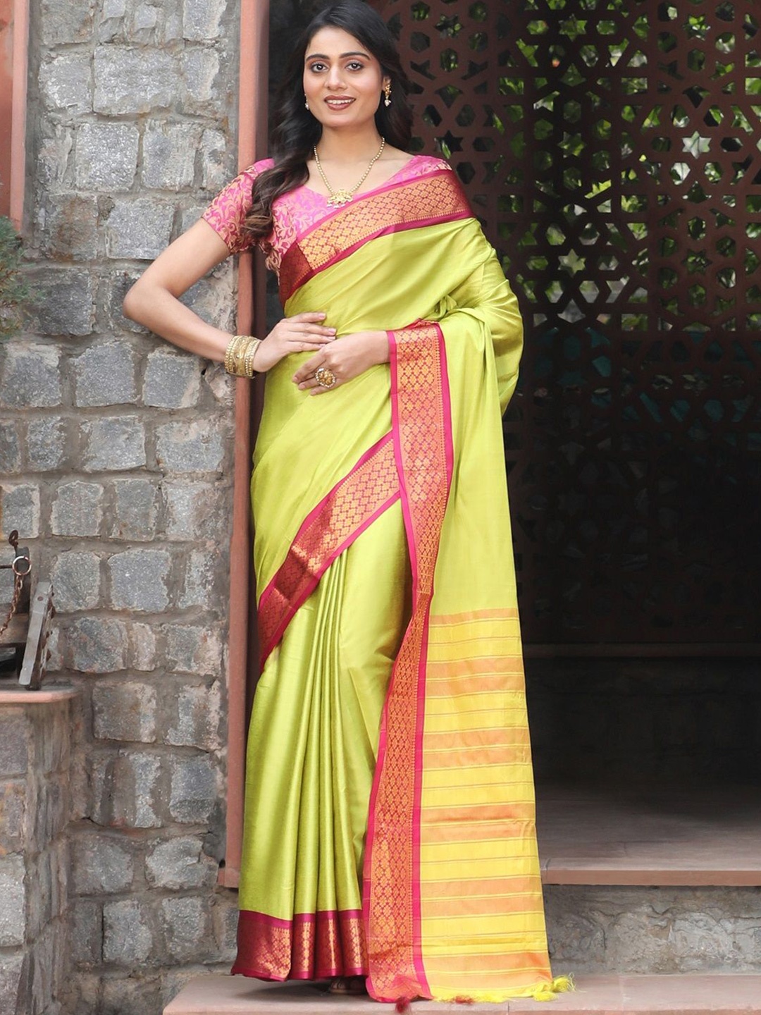 

Nimidiya Zari Pure Silk Kanjeevaram Saree, Green