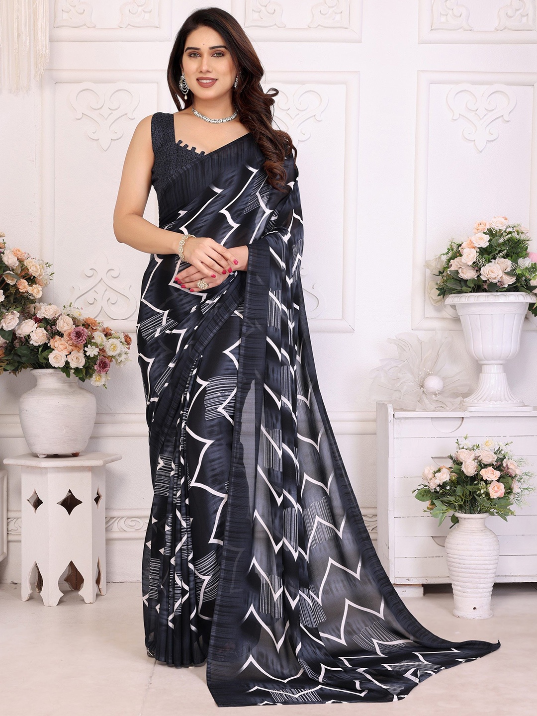 

Moda Rapido Poly Georgette Saree, Black