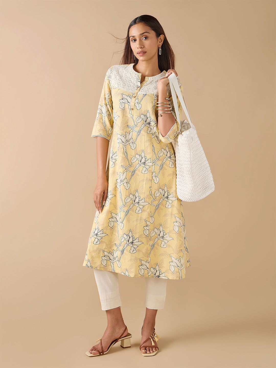 

Vismay Floral Printed Thread Work Kurta, Yellow