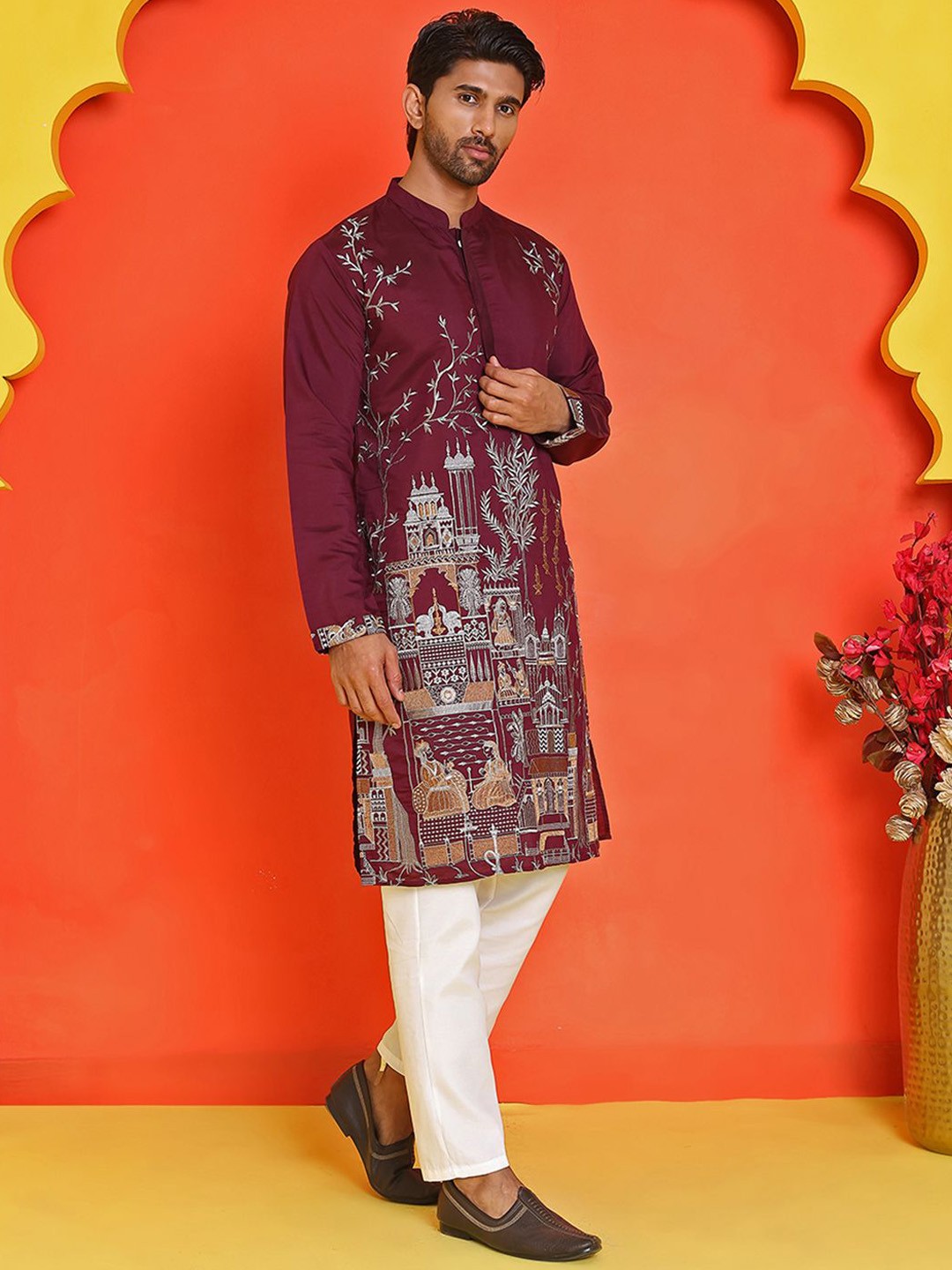 

Jompers Men Ethnic Motifs Embroidered Regular Thread Work Kurta with Pyjamas, Maroon