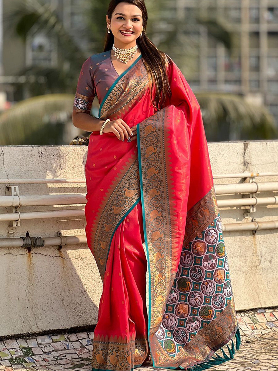 

all about you Woven Design Zari Tissue Kanjeevaram Saree, Pink