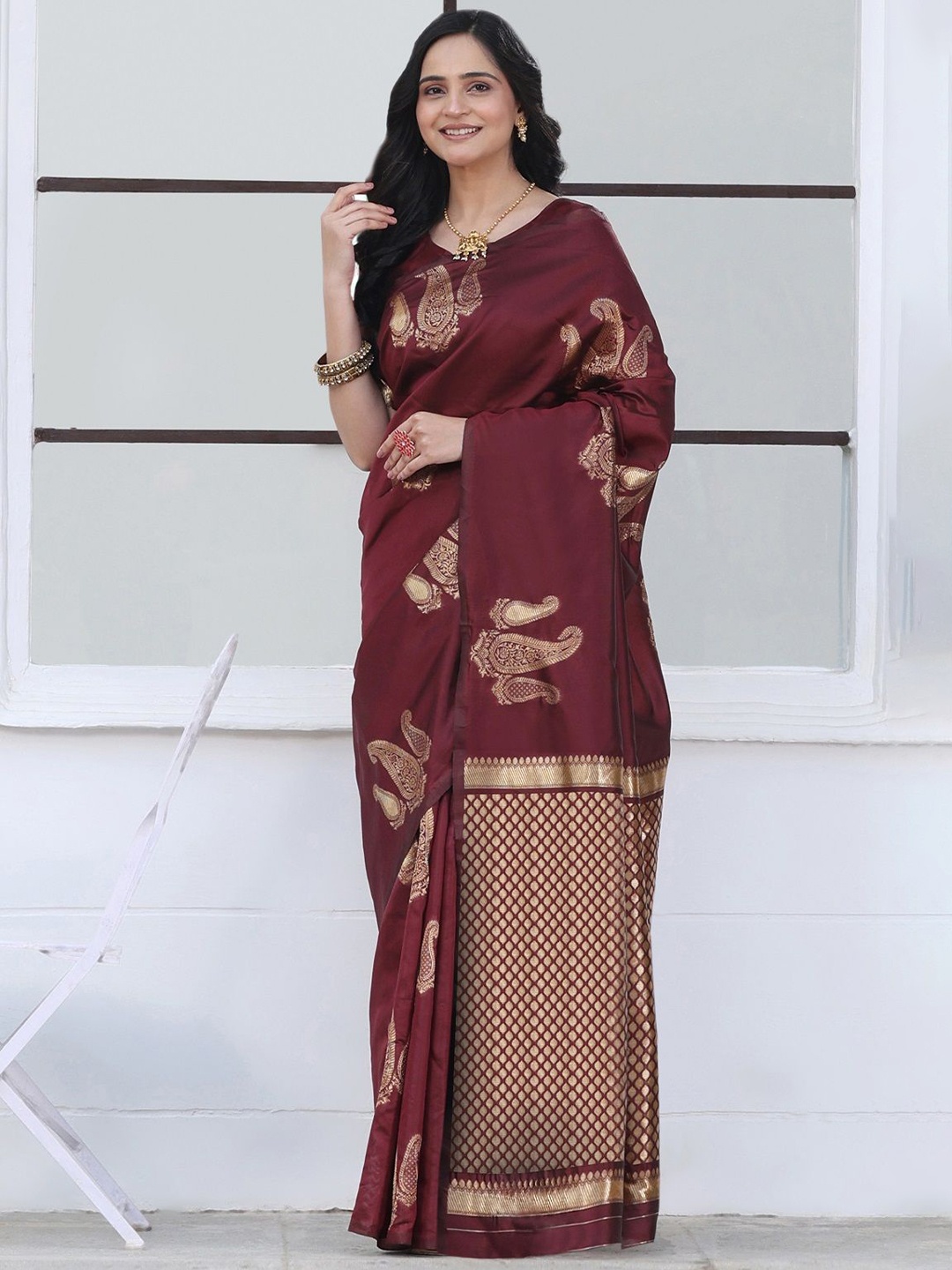 

Mitera Woven Design Zari Silk Blend Kanjeevaram Saree, Maroon