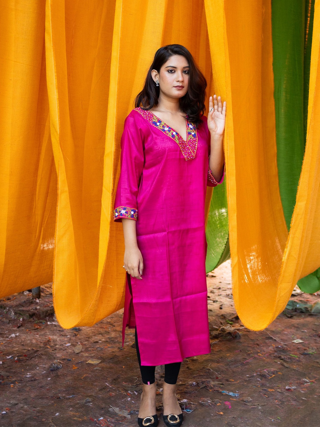 

Uttariya Embroidered Pure Cotton Straight Kurta, Pink