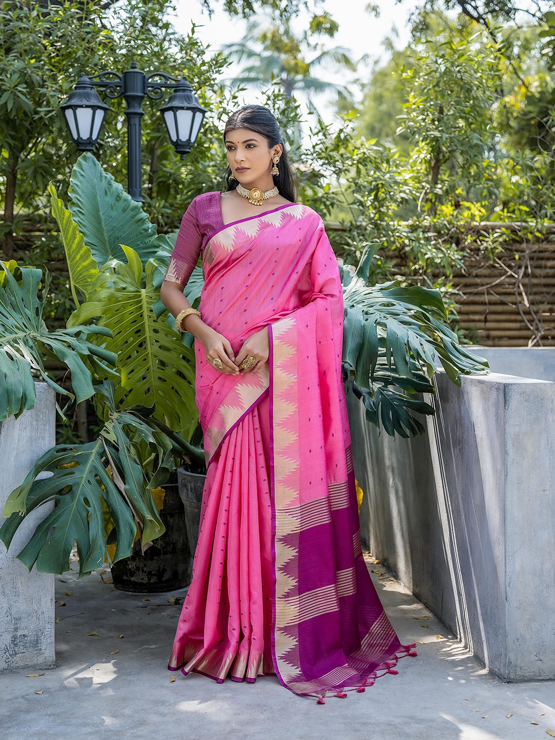 

Ekta Textiles Woven Design Zari Pure Silk Banarasi Saree, Pink