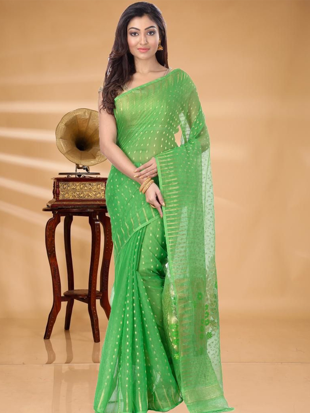 

SRILOK Woven Design Zari Jamdani Saree, Green