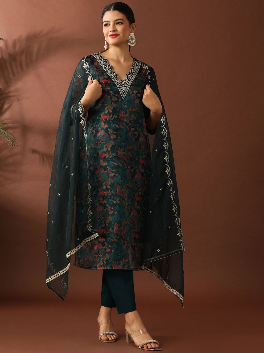 

Jaipur Kurti Women Floral Embroidered Regular Kurta with Trousers & With Dupatta, Green