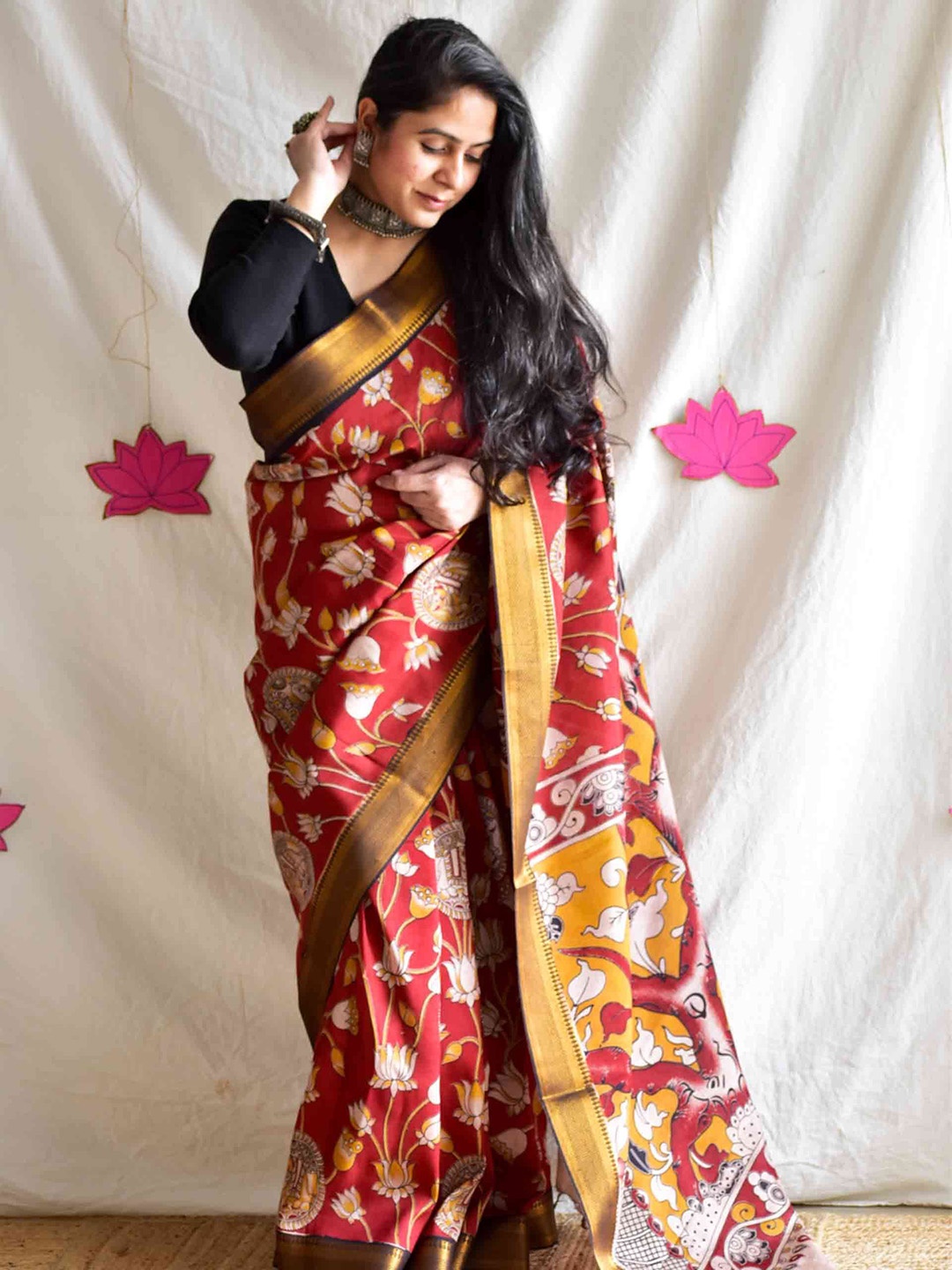 

Sundarii Floral Silk Blend Mangalagiri Saree, Maroon