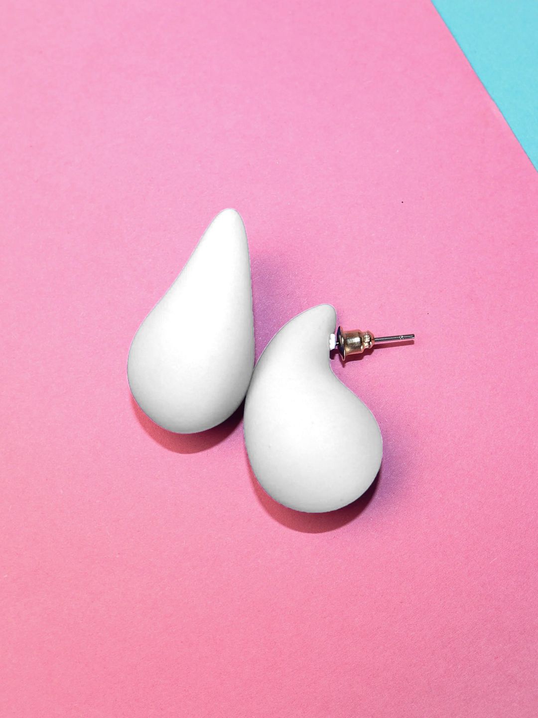 

FIMBUL Teardrop Shaped Drop Earrings, White