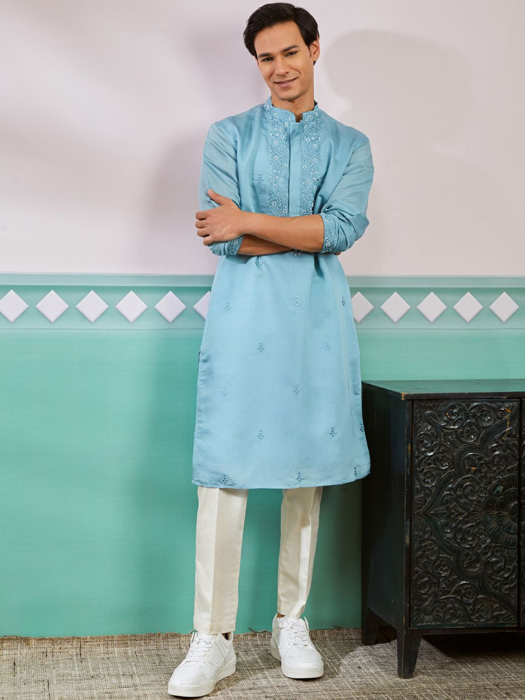 

VASTRAMAY Men Ethnic Motifs Embroidered Regular Thread Work Kurta with Trousers, Blue
